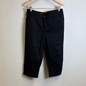 St. John's Bay Women's Black Capris